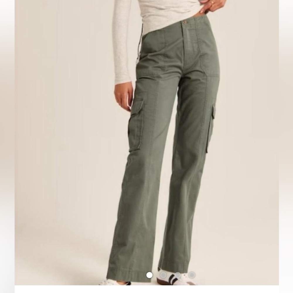Abercrombie & Fitch Women’s Straight Leg Green Cargo Pants Size 28